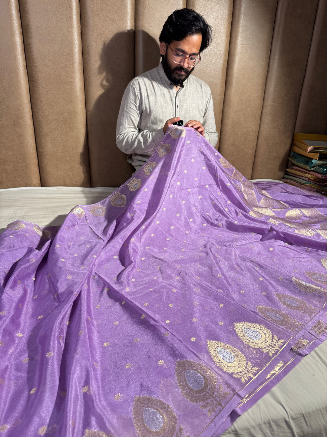Lavender Shade Chiniya Silk Intricate Buti Weave Banarasi Saree