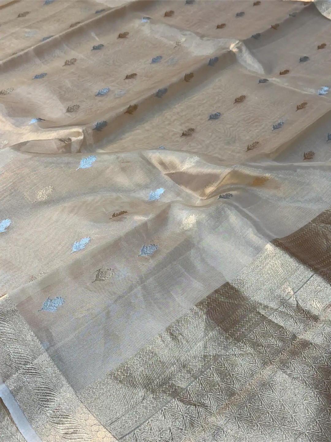 Light Gold Pure Tissue Silk Handwoven Banarasi Saree