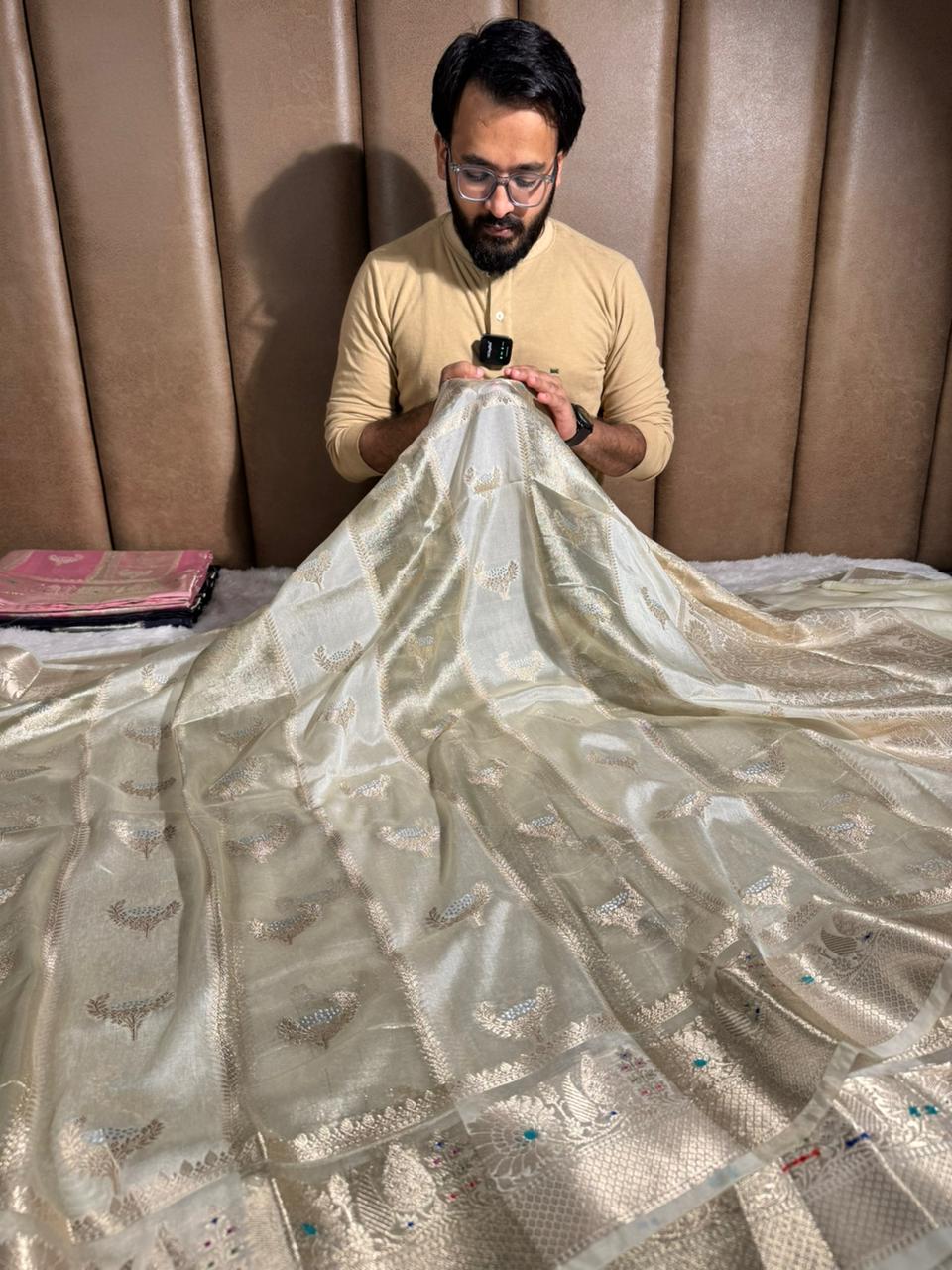 Light Ivory Rare Chinia Tissue Heritage Banarasi Saree 