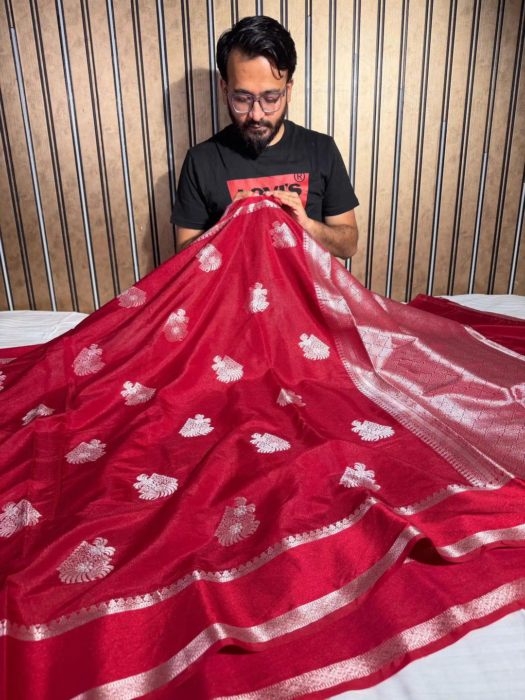 Light Maroon Chinia Silk Heritage Buta Weave Banarasi Saree