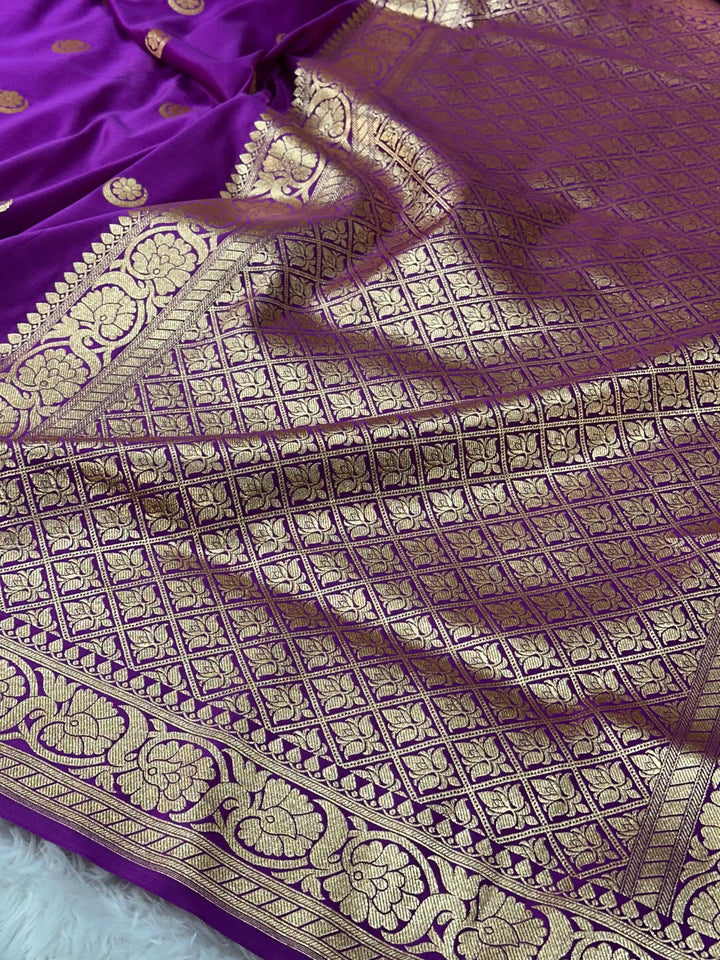 Light Purple Exclusive Satin Silk Banarasi Saree with Traditional Chand Taara Weave
