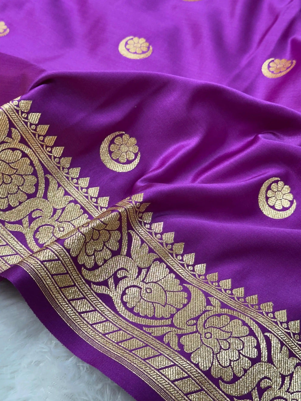 Light Purple Exclusive Satin Silk Banarasi Saree with Traditional Chand Taara Weave
