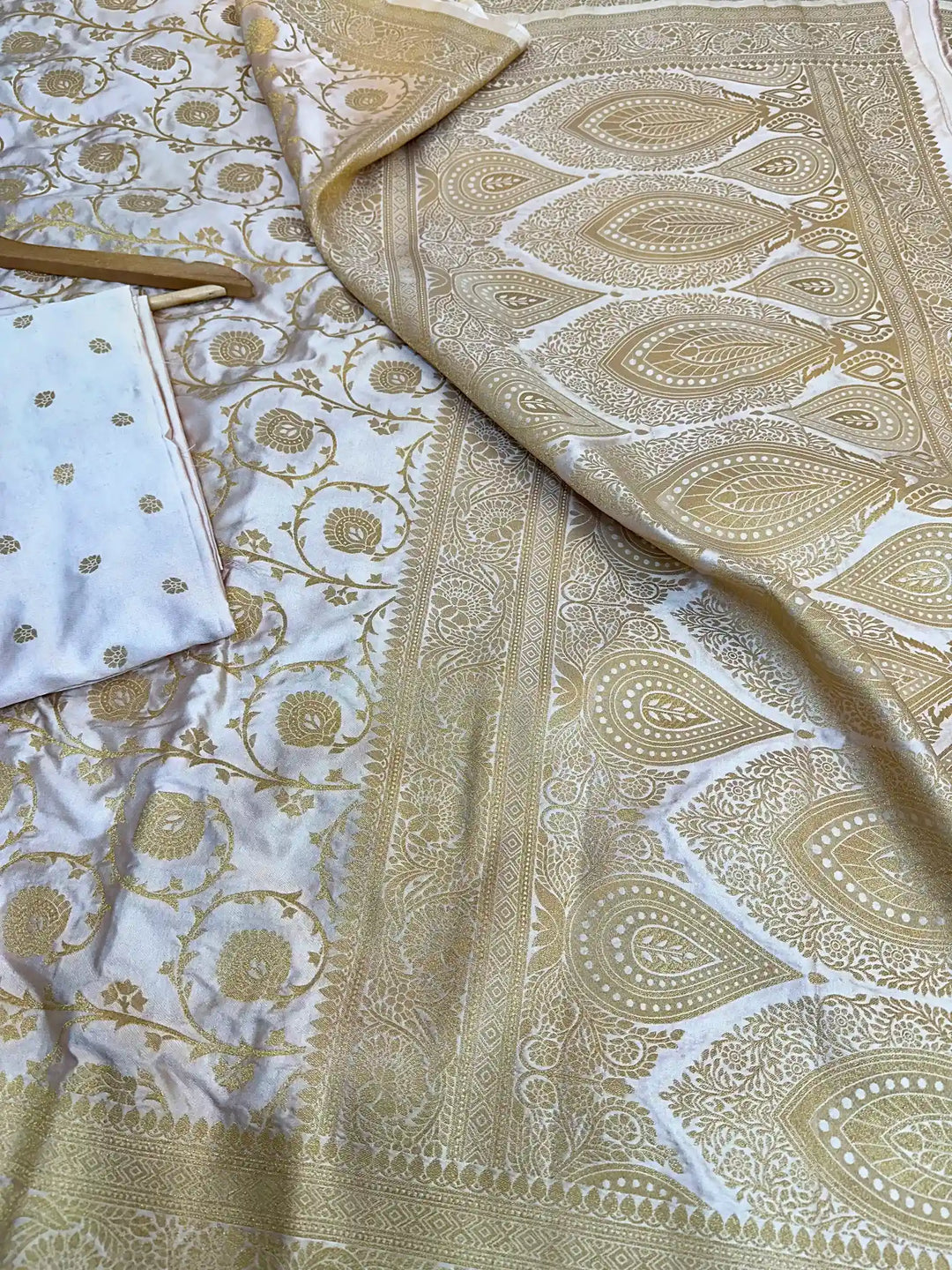 Light Tussar Mashru Katan Silk Floral Jaal Banarasi Saree