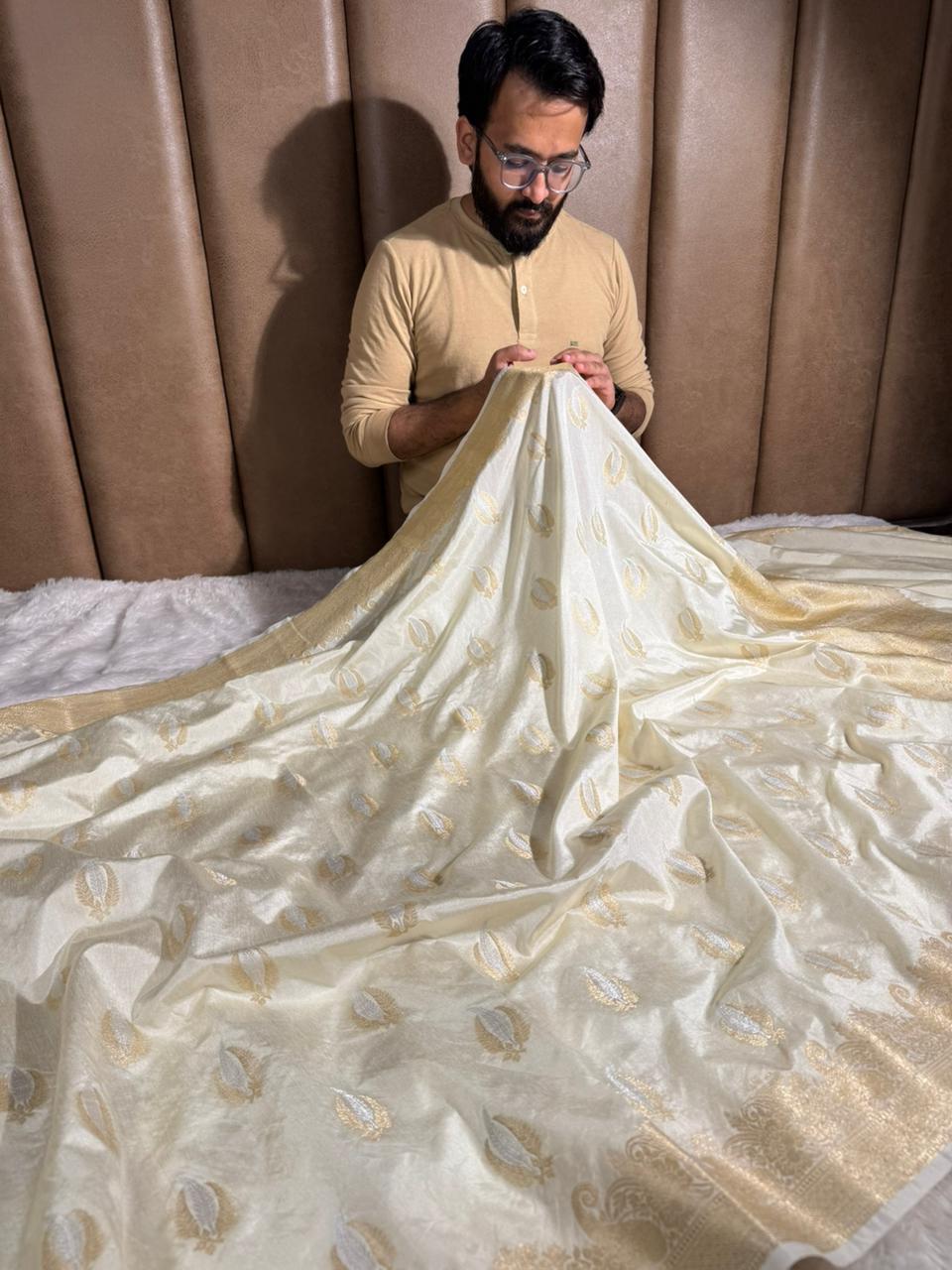 Light Cream Shade Warm Silk Traditional Banarasi Saree