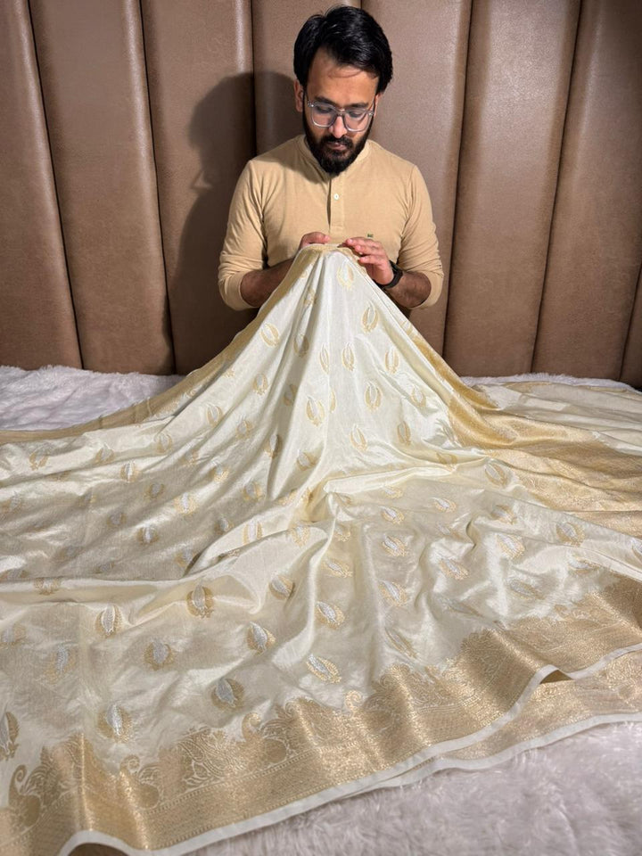 Light Cream Shade Warm Silk Traditional Banarasi Saree