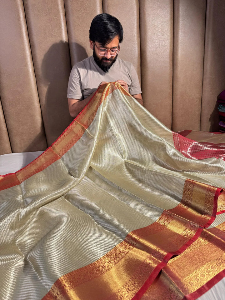 Luxurious tissue silk saree with rich premium pallu and blouse