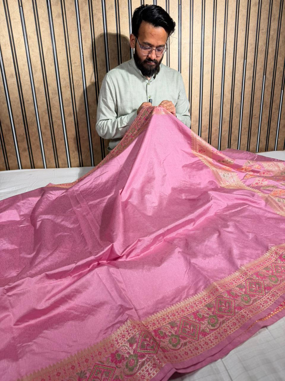 Mauve pink traditional Meenakari Georgette Banarasi saree