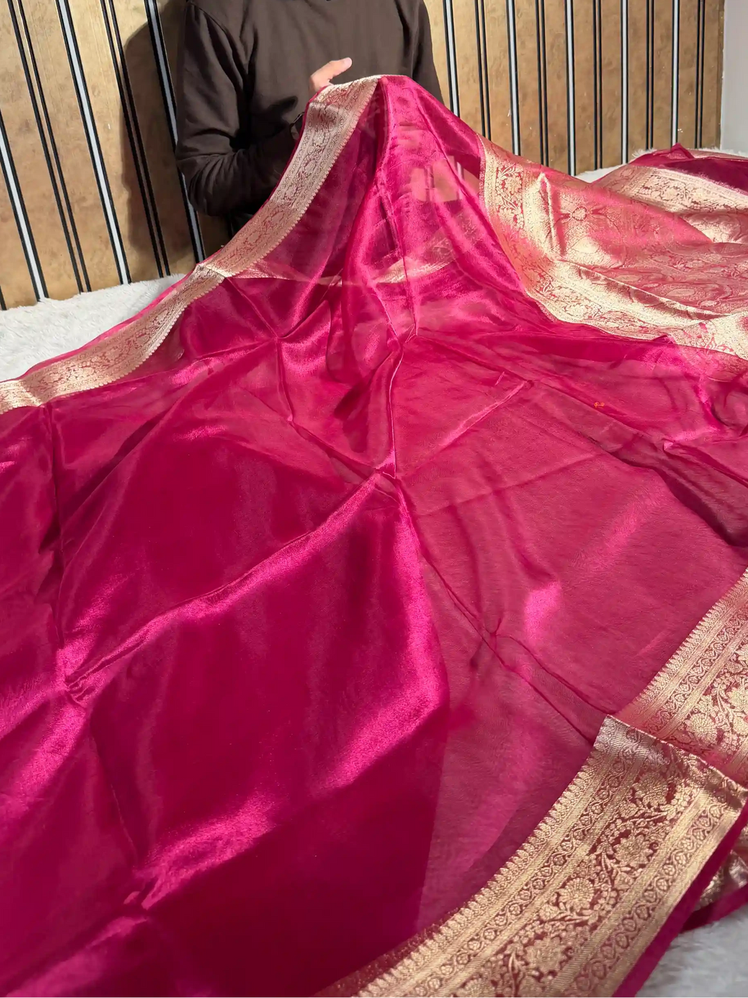 Metallic Rani Pink 100% Pure Tissue Silk Traditional Jacquard Weave Banarasi Saree