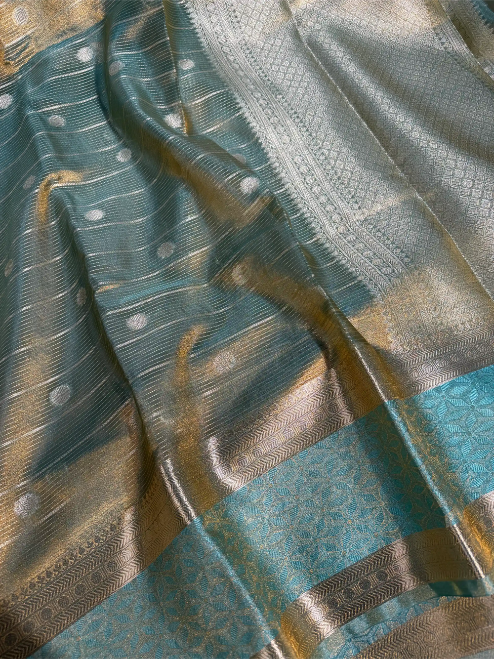 Metallic Sea Green Tissue Silk Traditional Zari Weave Banarasi Saree