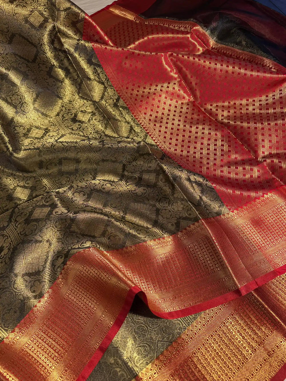 Metallic Shade Banarasi Tissue Silk Saree with Rich Pallu and Blouse