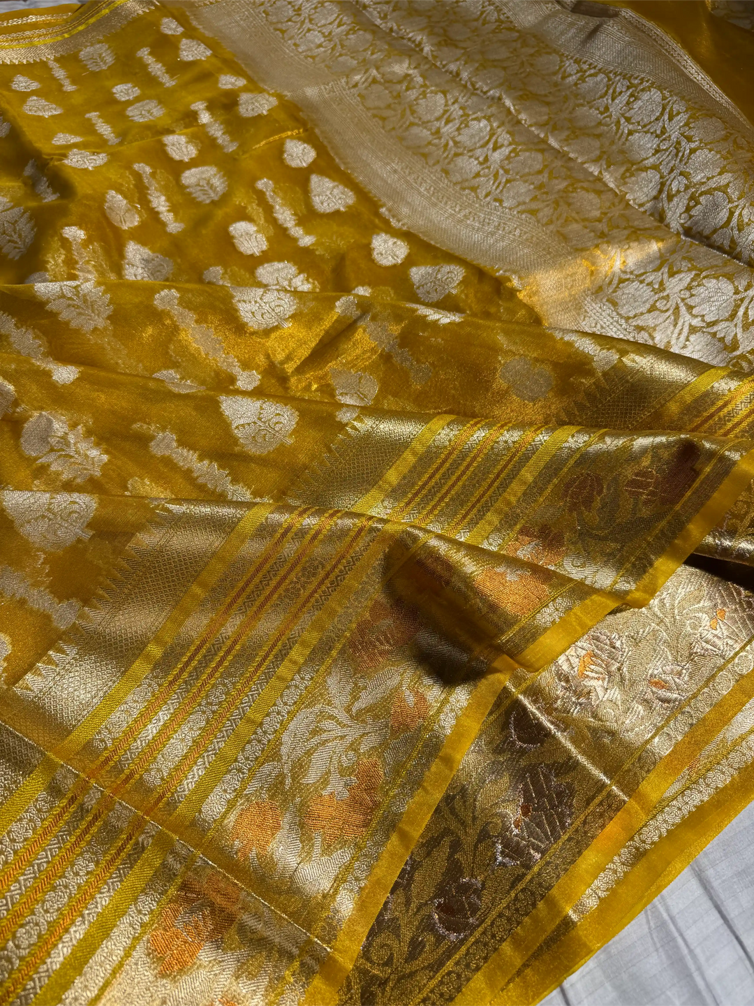 Metallic Yellow Tissue Silk Jacquard Traditional Weave Banarasi Saree