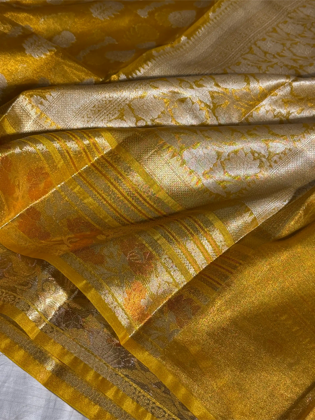 Metallic Yellow Tissue Silk Jacquard Traditional Weave Banarasi Saree