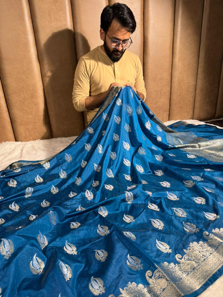 Midnight Blue Shade Warm Silk Traditional Banarasi Saree