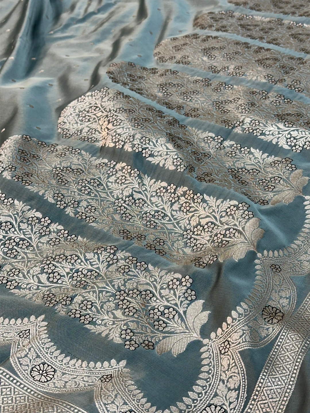 Moose Grey Eccentric Mashru Katan Silk Banarasi Saree