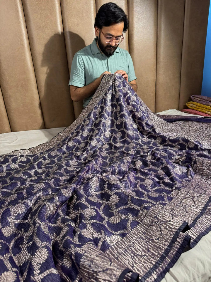 Voilet Pashmina silk saree with vertical crush pattern and rich pallu