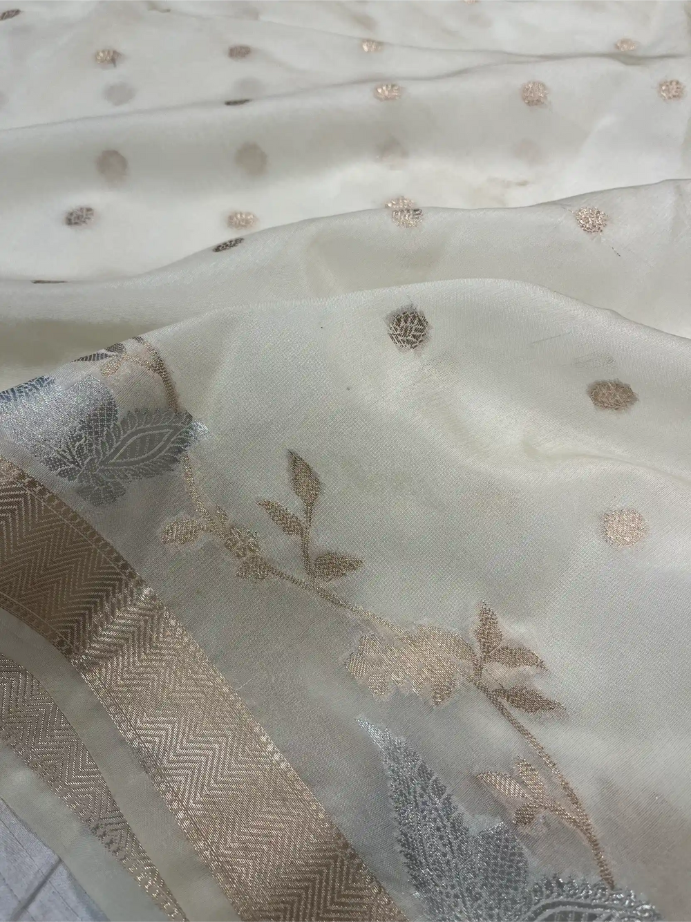 Off-White Warm Silk Contemporary Weave Banarasi Saree