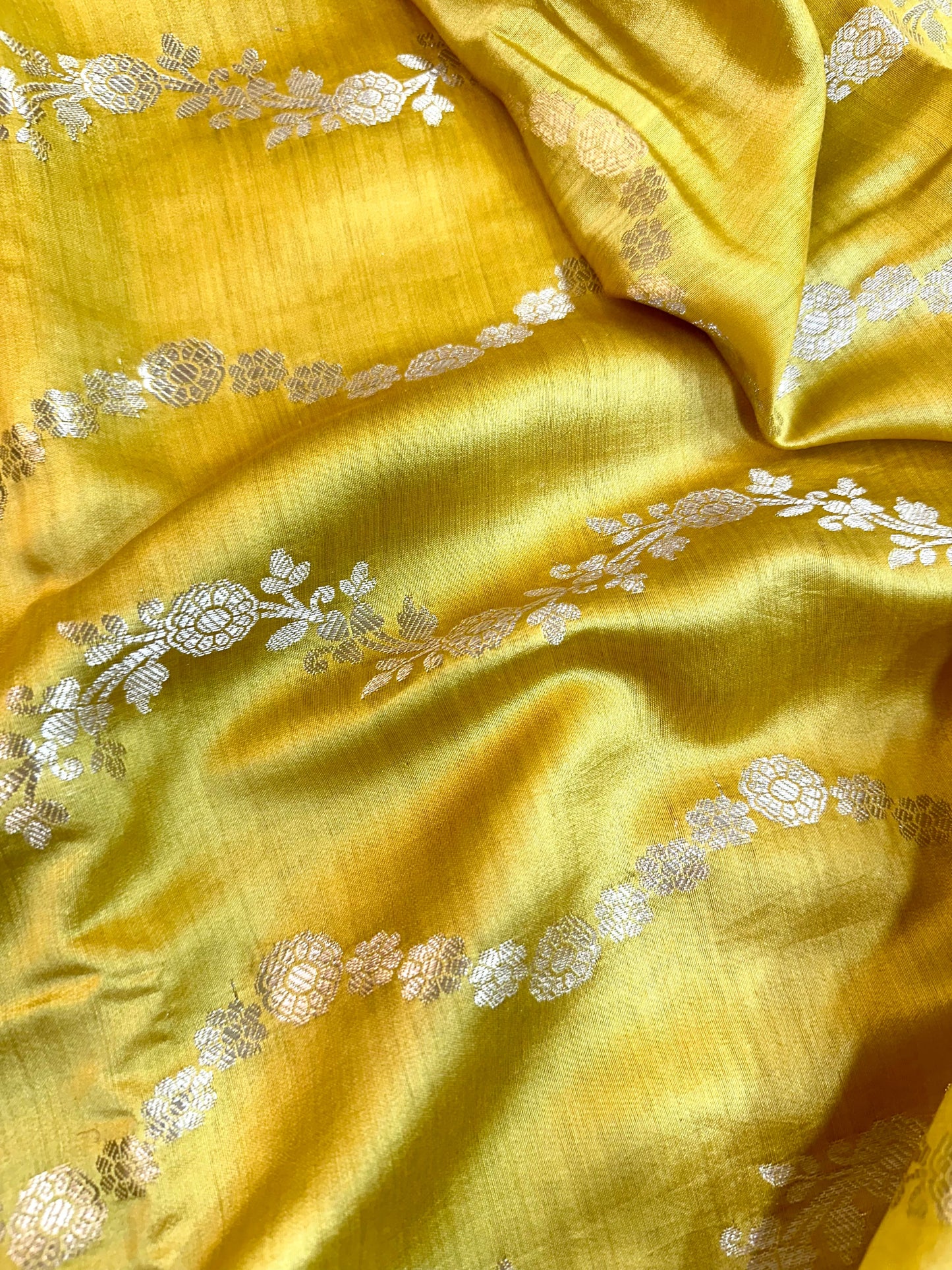 Handbrush Dyed Chiniya Silk Saree