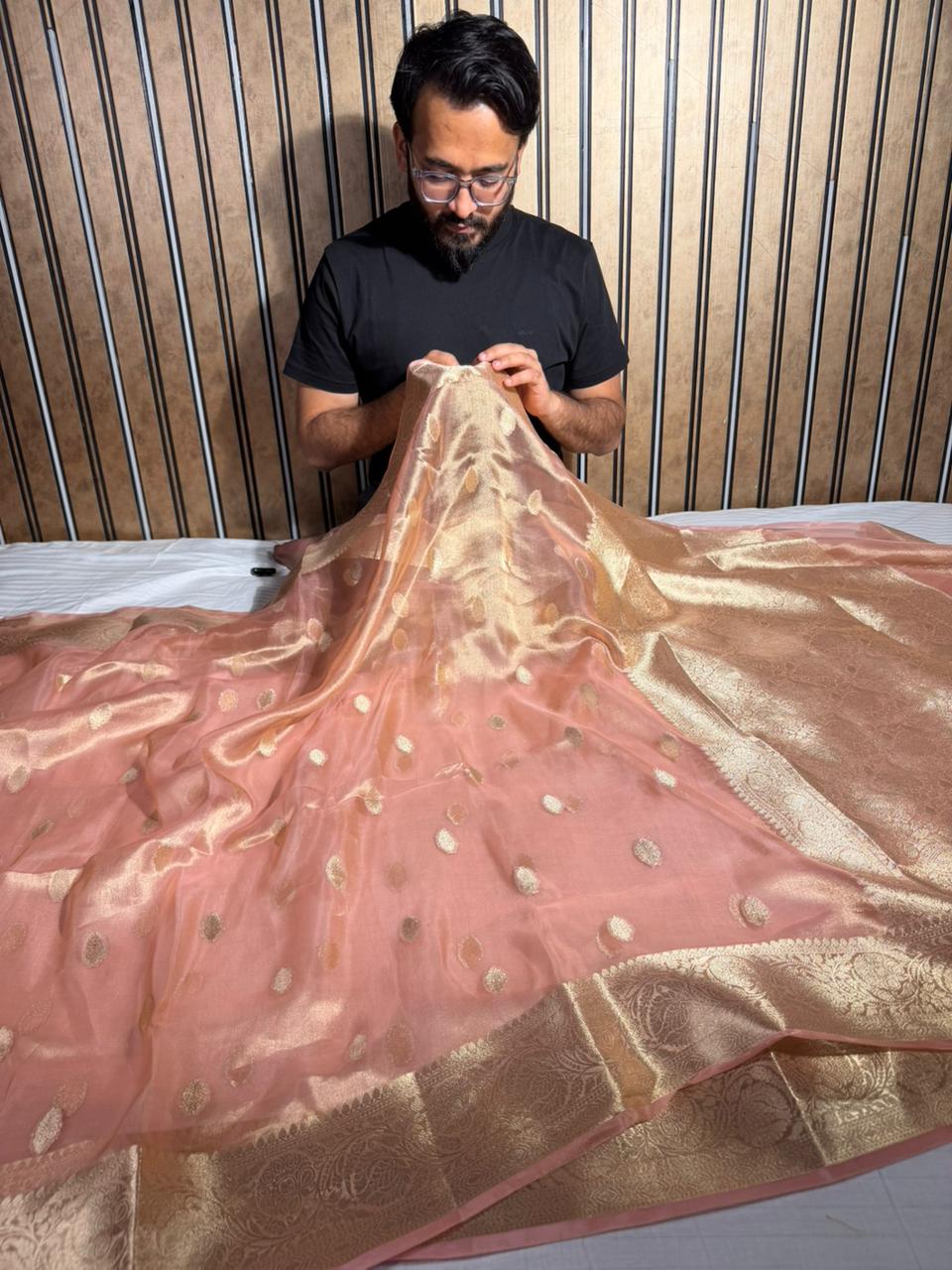 Pinkish Banarasi Pure Tissue Silk Khaddi Buti Banarasi Saree