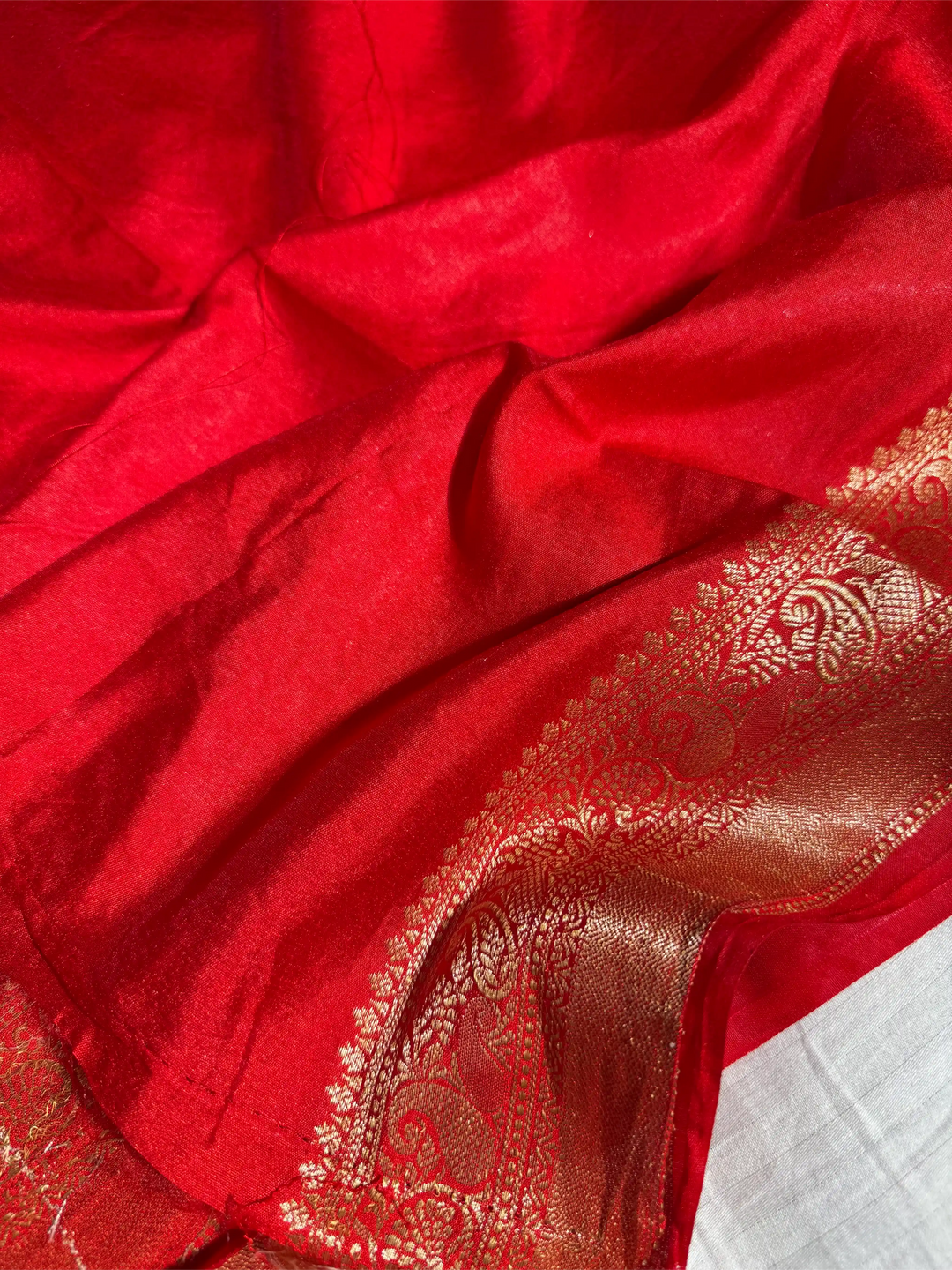Pretty Cheery Red Chiniya Silk Banarasi Saree