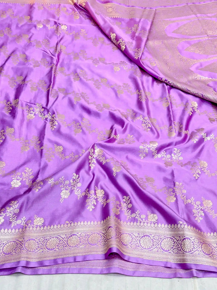 
Pretty Lavender Mashru Katan Silk Leheriya Weave Banarasi Saree
