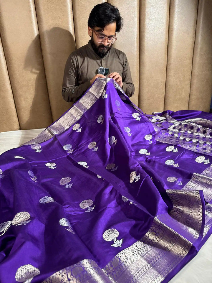 Indigo Pure Chiniya silk saree with rich pallu and blouse