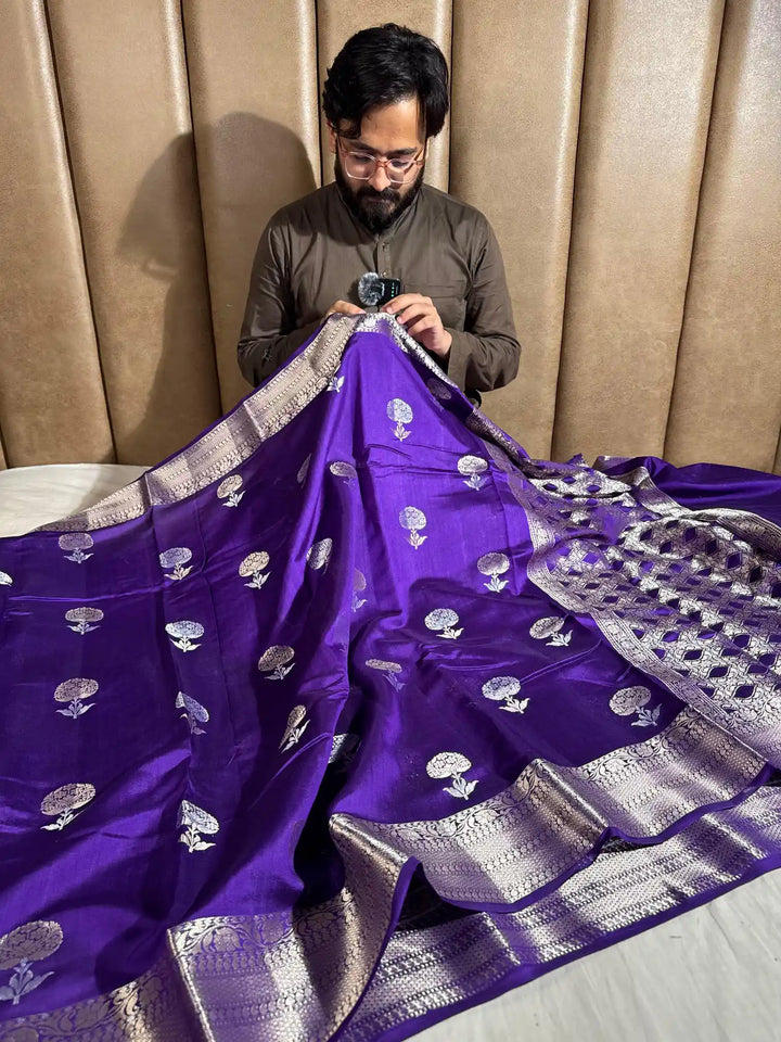 Indigo Pure Chiniya silk saree with rich pallu and blouse