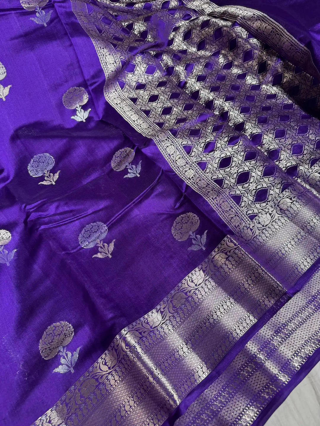 Indigo Pure Chiniya silk saree with rich pallu and blouse