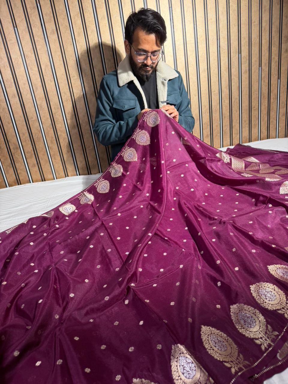 Purple Warm Silk Traditional Buti Weave Banarasi Saree