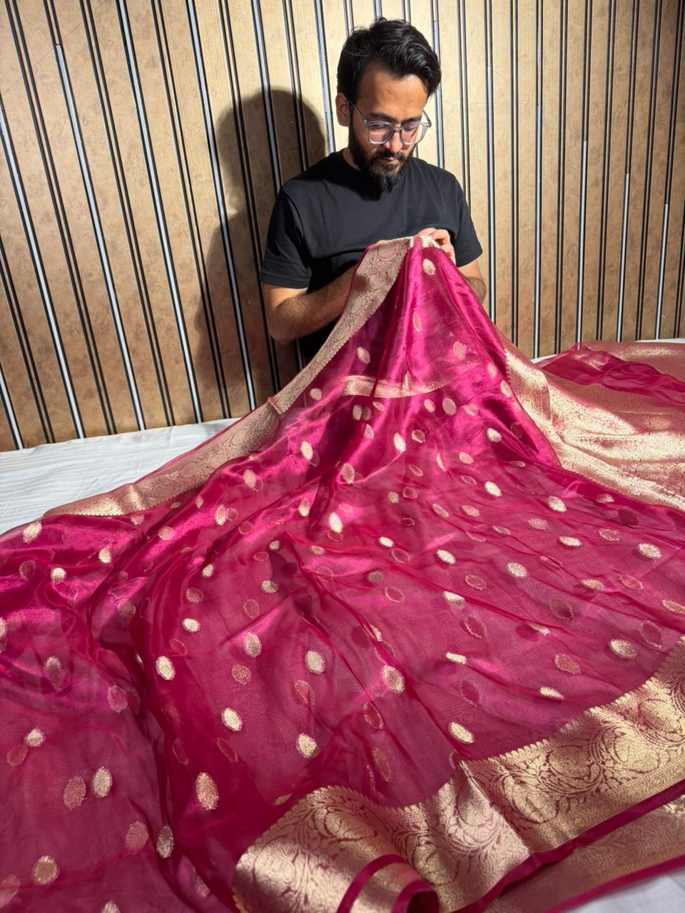 Rani Pink Banarasi Pure Tissue Silk Khaddi Buti Banarasi Saree