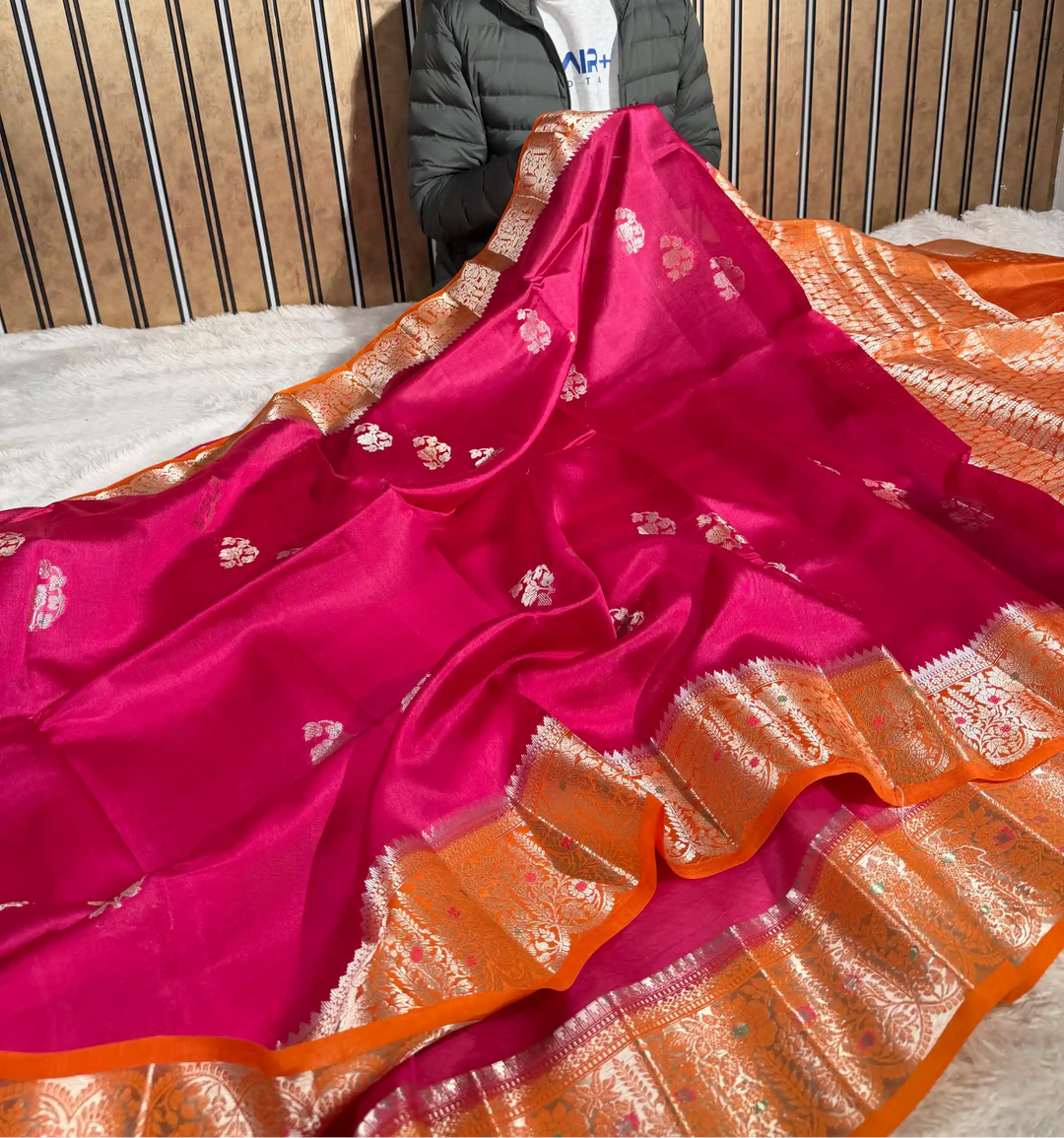 Rani Pink Pure Mango Silk Eccentric Buta Banarasi Saree 