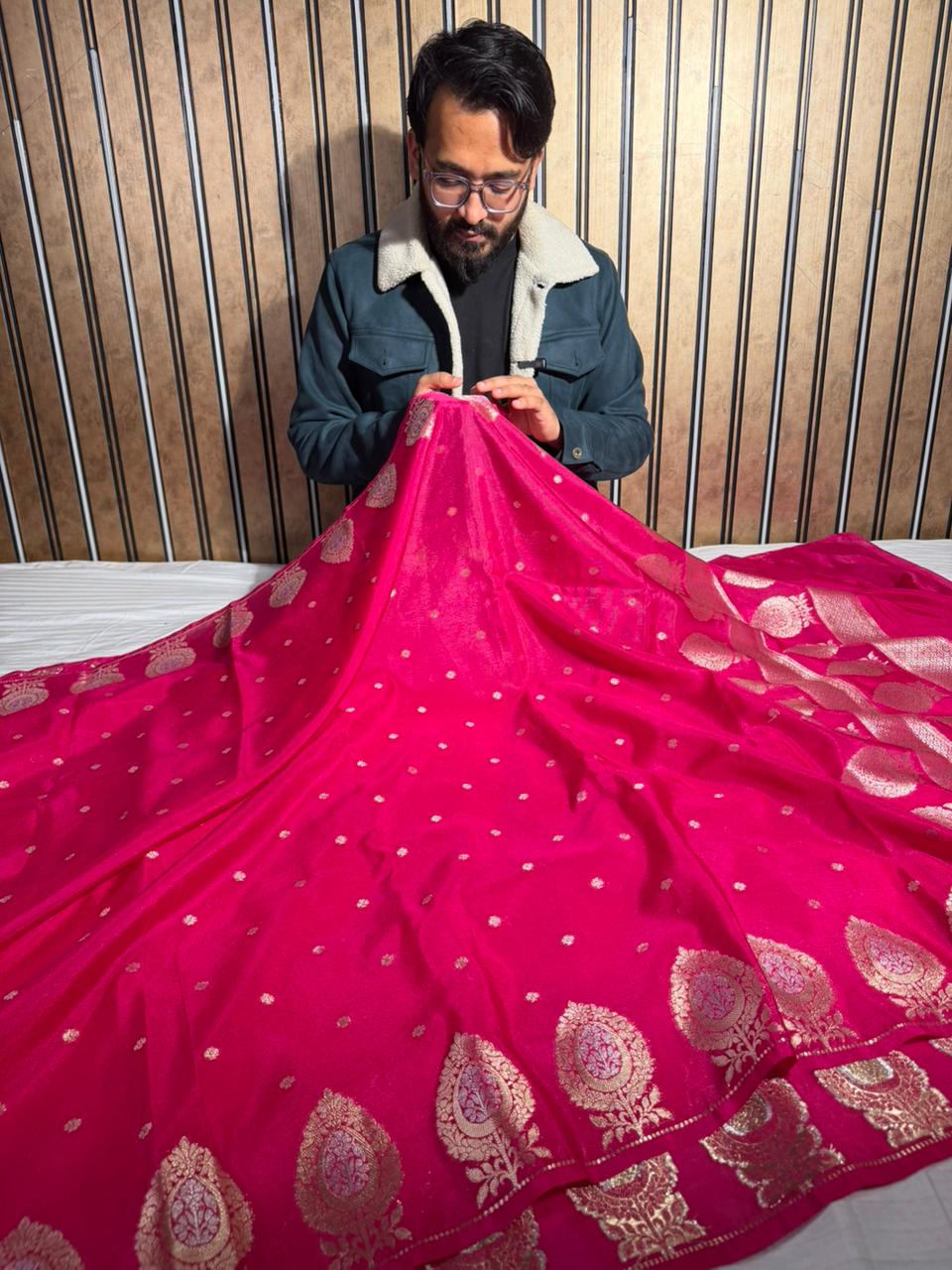 Rani Pink Warm Silk Traditional Buti Weave Banarasi Saree