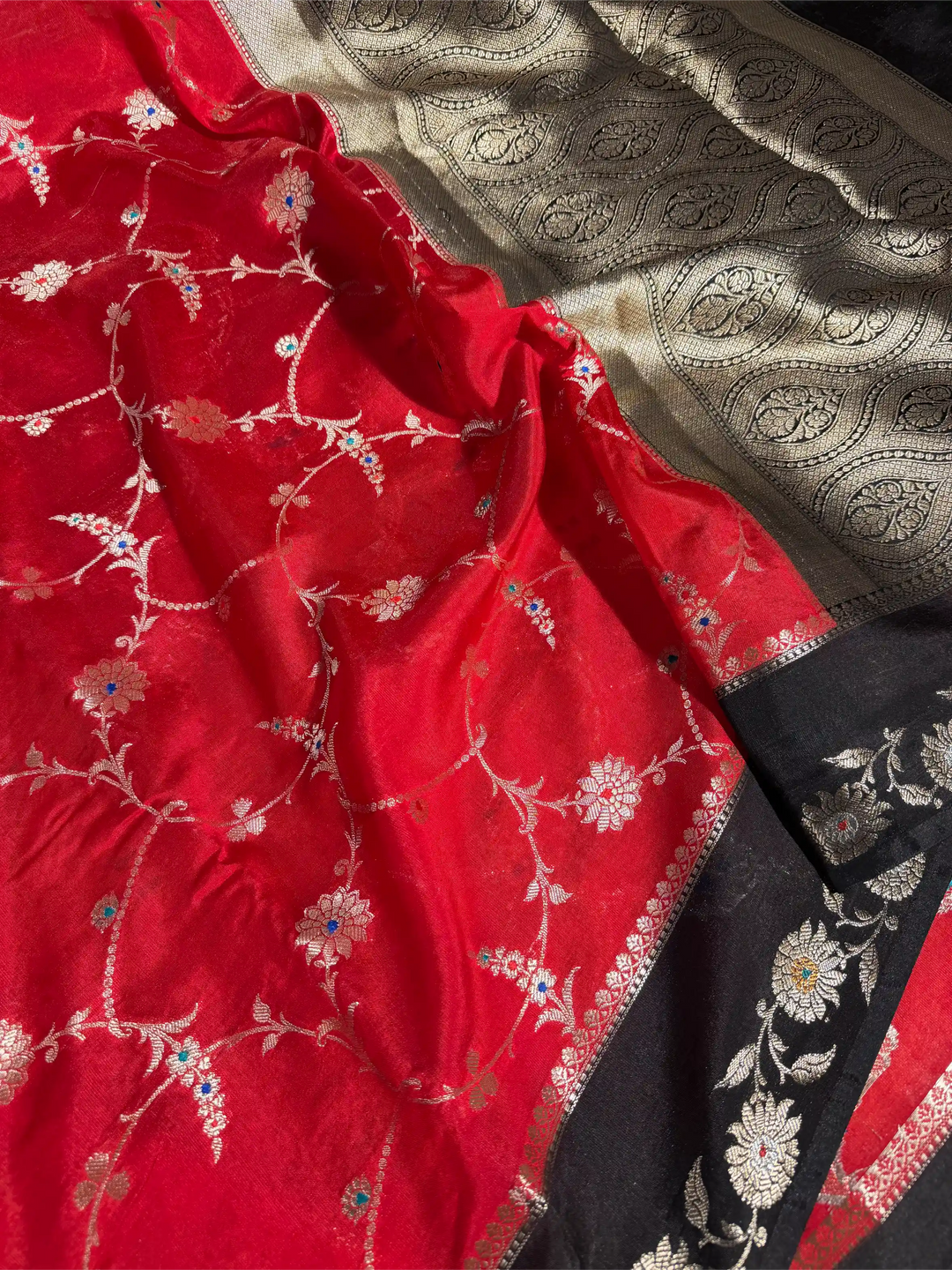 Red-Black Chinia Silk Intricate Floral Meenakari Jaal Banarasi Saree
