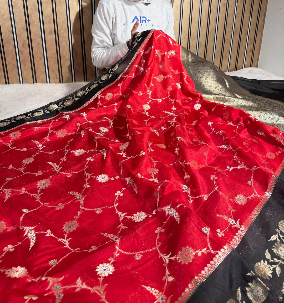 Red-Black Chinia Silk Intricate Floral Meenakari Jaal Banarasi Saree