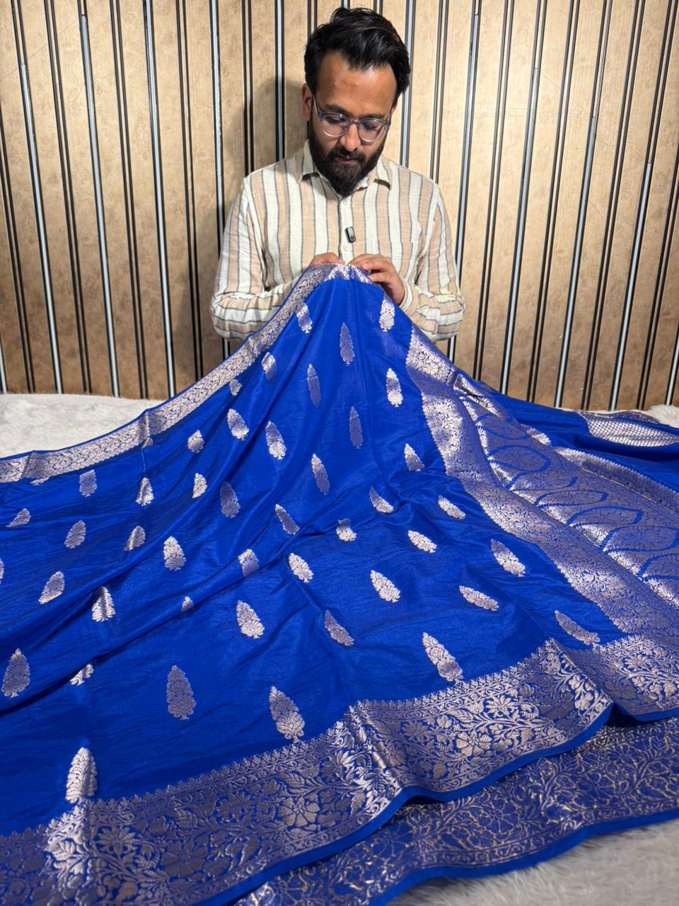 Royal Blue Warm Silk Traditional Buta Banarasi saree