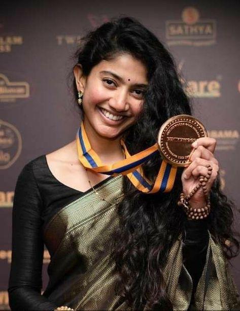 Sai pallavi inspired tissue silk saree with rich pallu and blouse