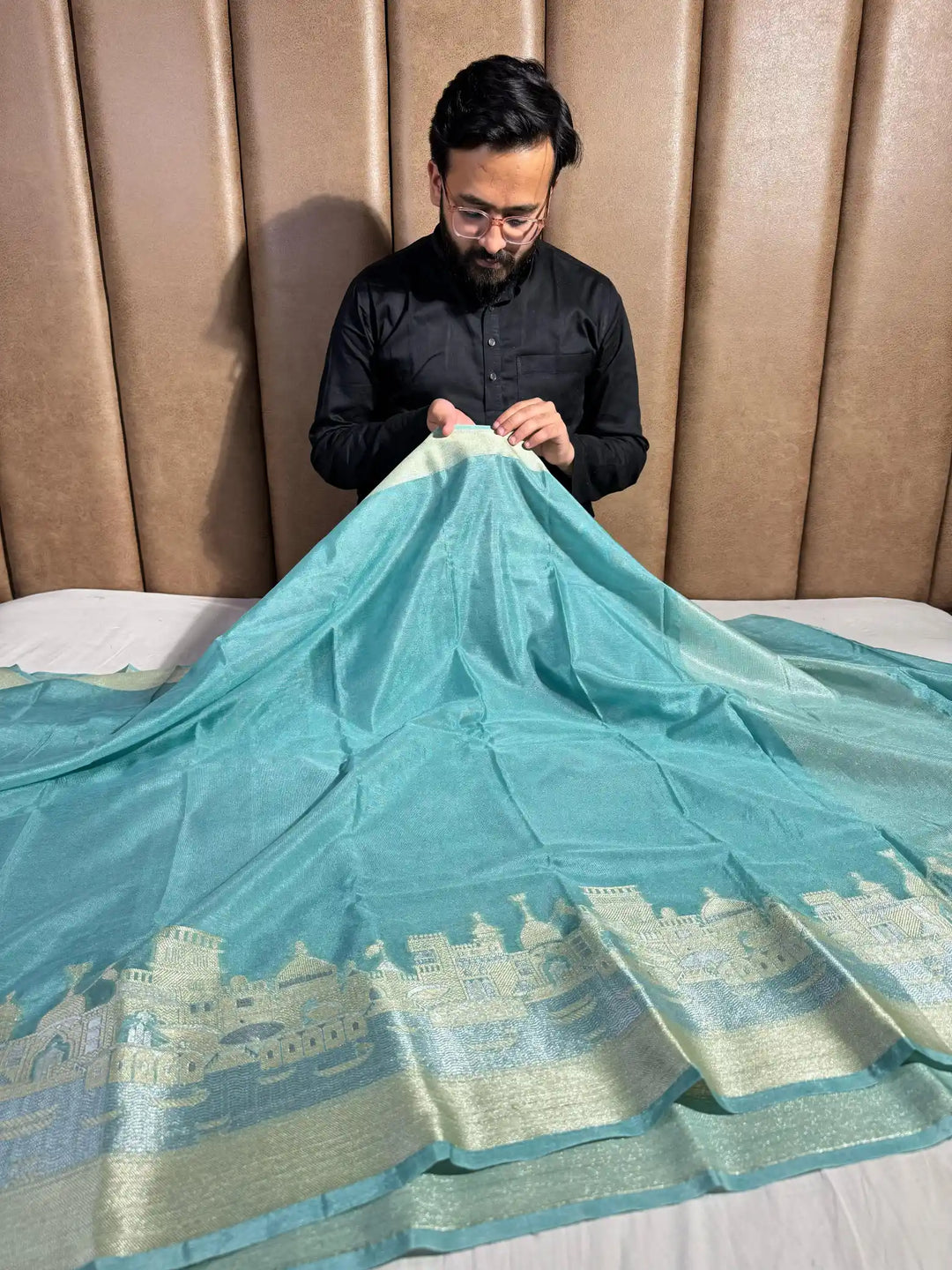 Soft banarasi Ganga ghat weaved saree on georegtte fabric with rich pallu and blouse