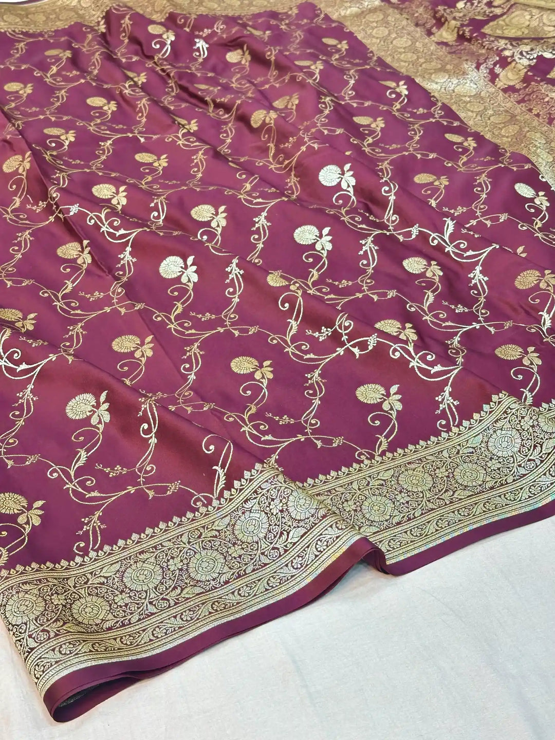 Vine Satin Silk Saree with Rich Texture Design and Classical Pallu