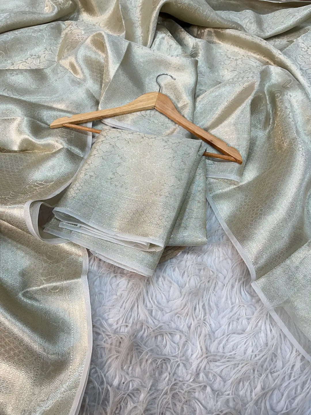 Water Zari Embossed Weave Kanjivaram Tissue Silk Saree with Brocade Pallu