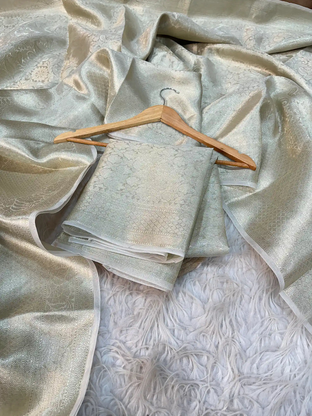 Water Zari Embossed Weave Kanjivaram Tissue Silk Saree with Brocade Pallu