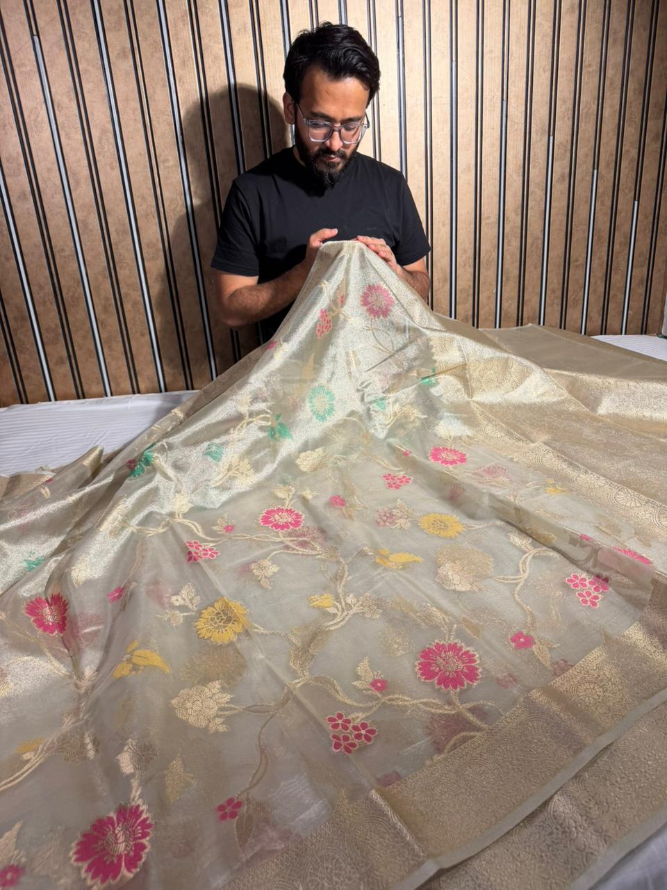 Water Zari Tissue Silk MeenaJaal Floral Pattern Banarasi Saree