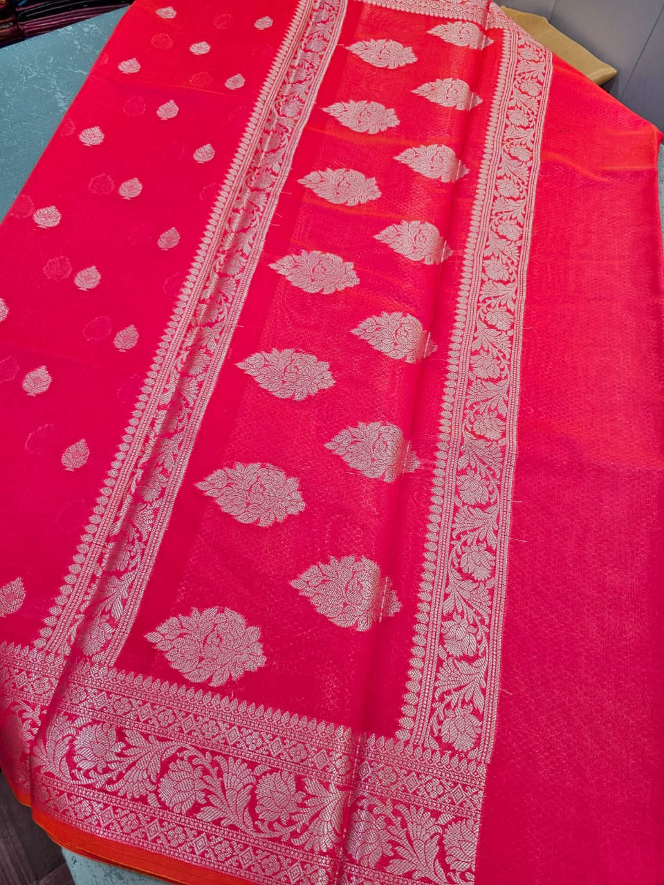 Khaddi buti Soft Silk saree with rich pallu and blouse