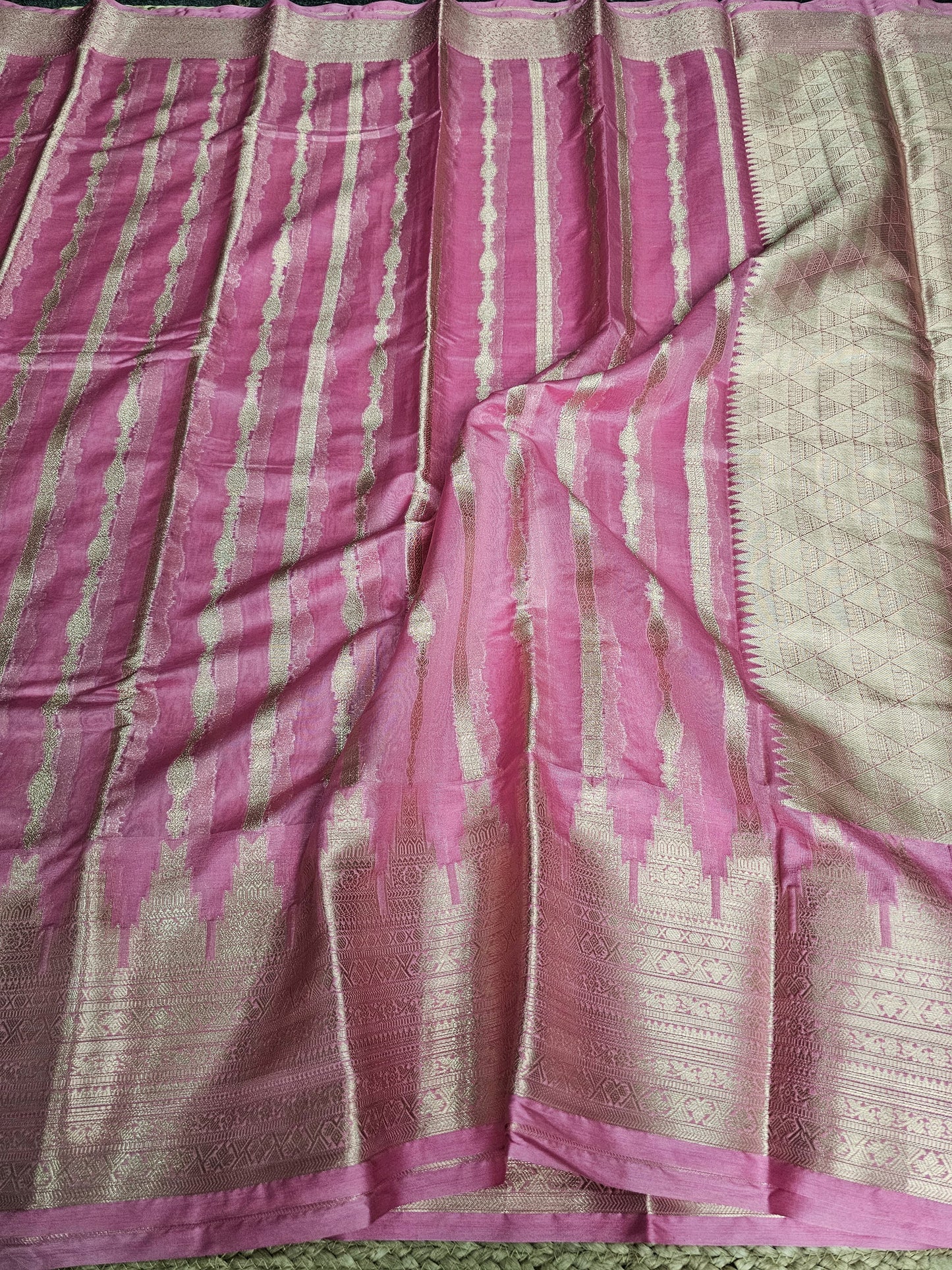 Exclusive Pink Colour Traditional Soft Silk Saree