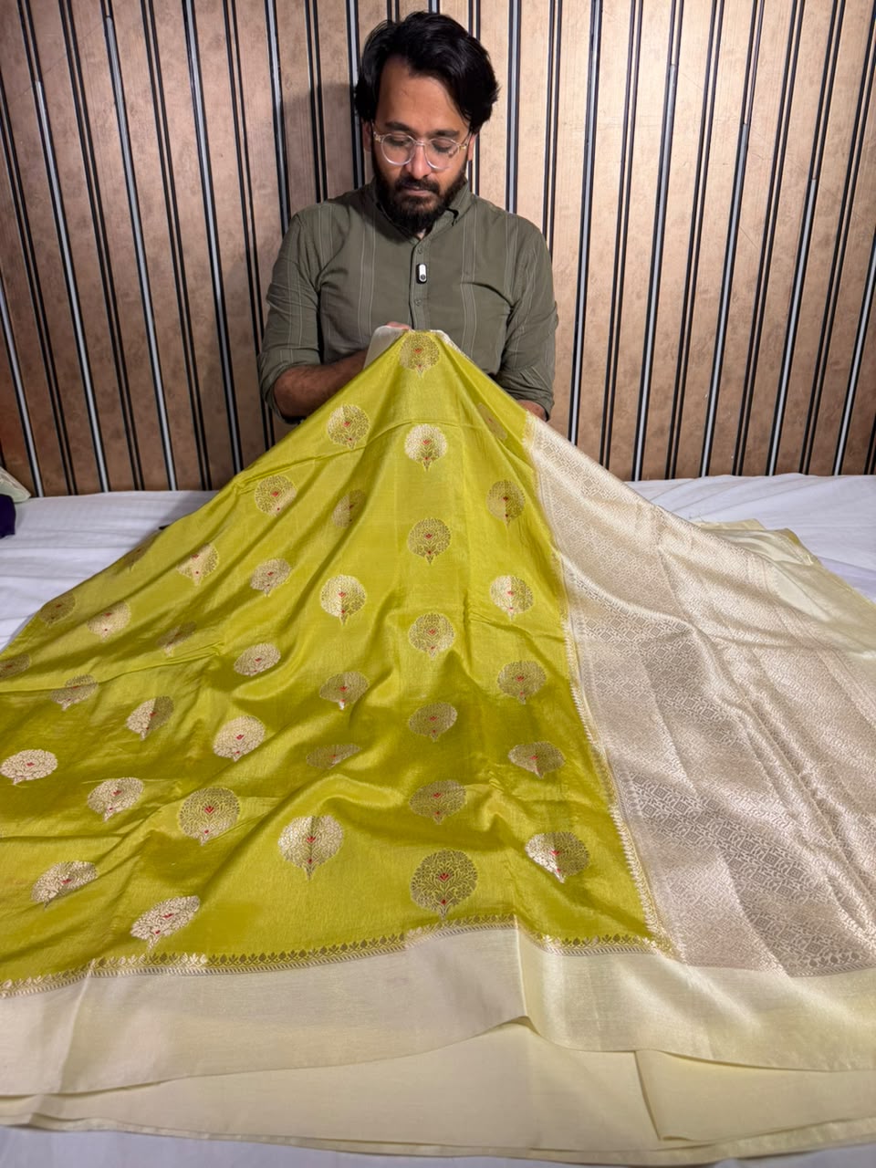 Mehendi Green Comfortable Chinia Silk Banarasi Saree