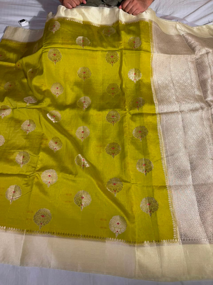 Mehendi Green Comfortable Chinia Silk Banarasi Saree