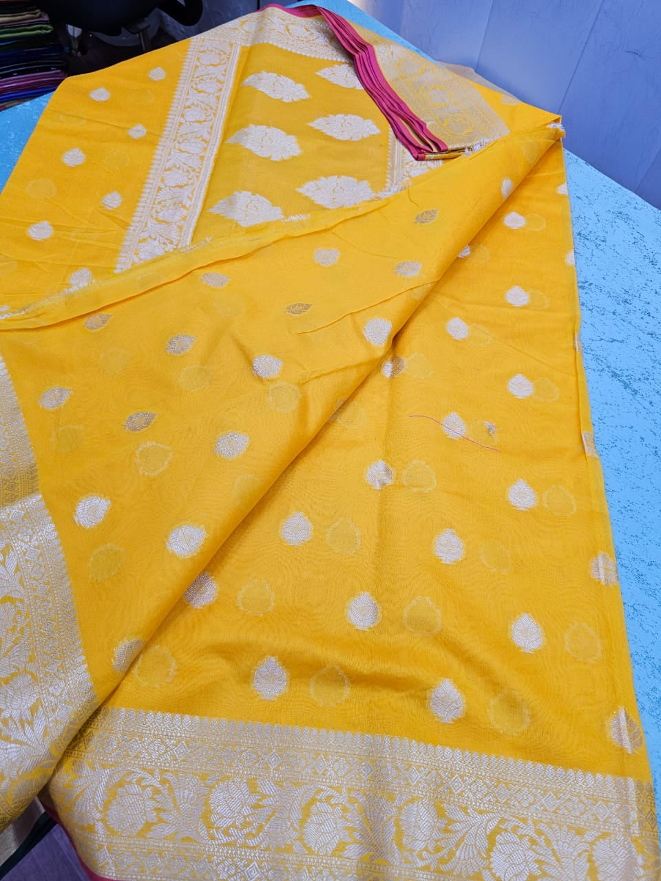 Khaddi buti Soft Silk saree with rich pallu and blouse