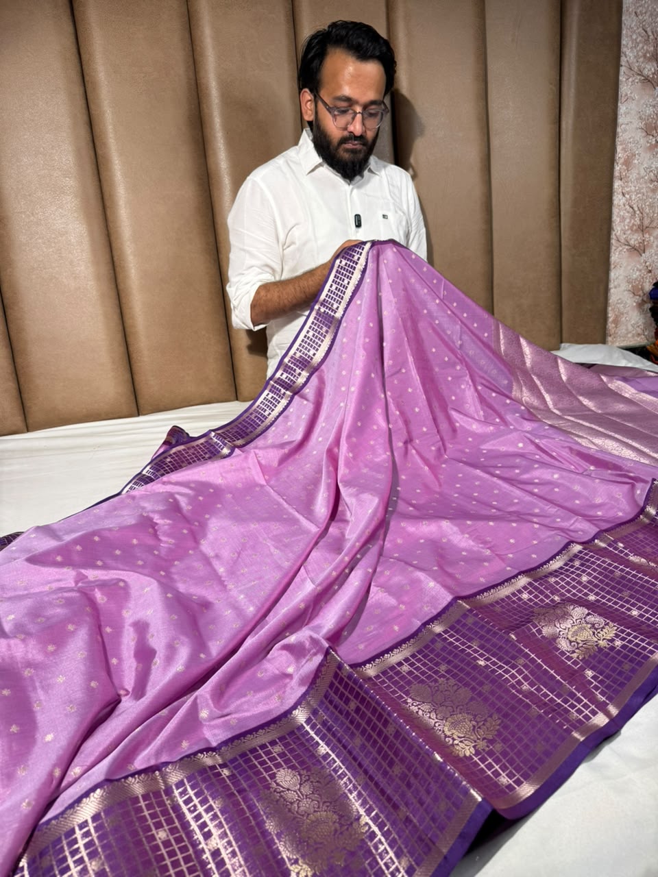 Lavender Shade Buti Weave Banarasi Silk Saree