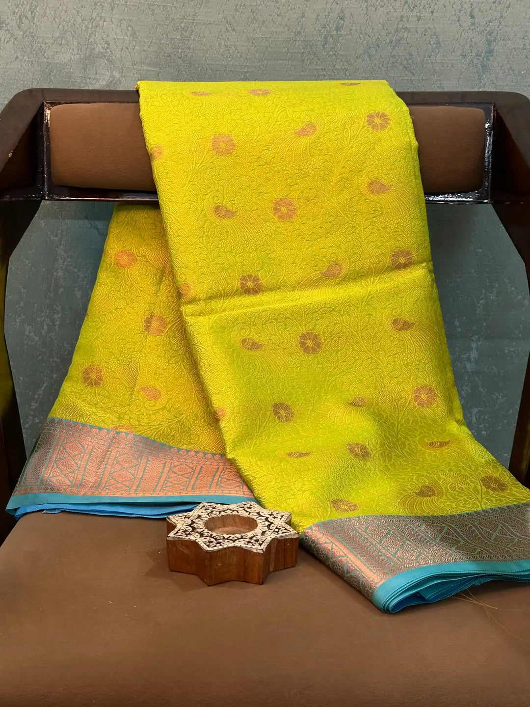 Contemporary Weave Kora Tissue Silk Banarasi Saree