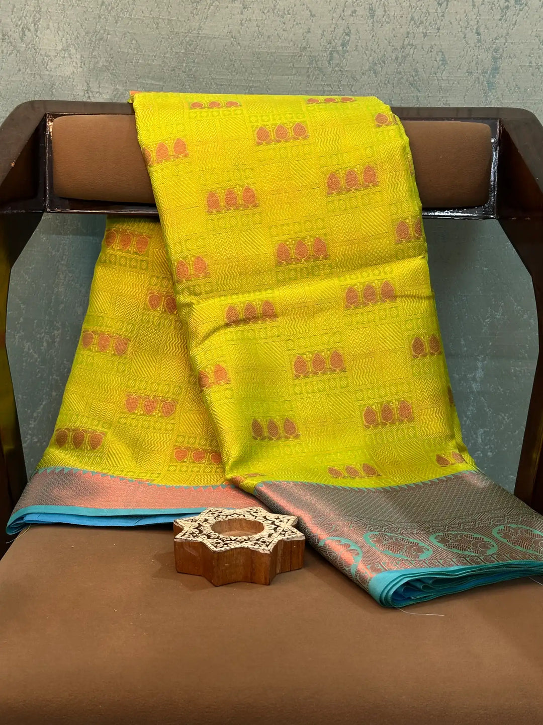Contemporary Weave Kora Tissue Silk Banarasi Saree