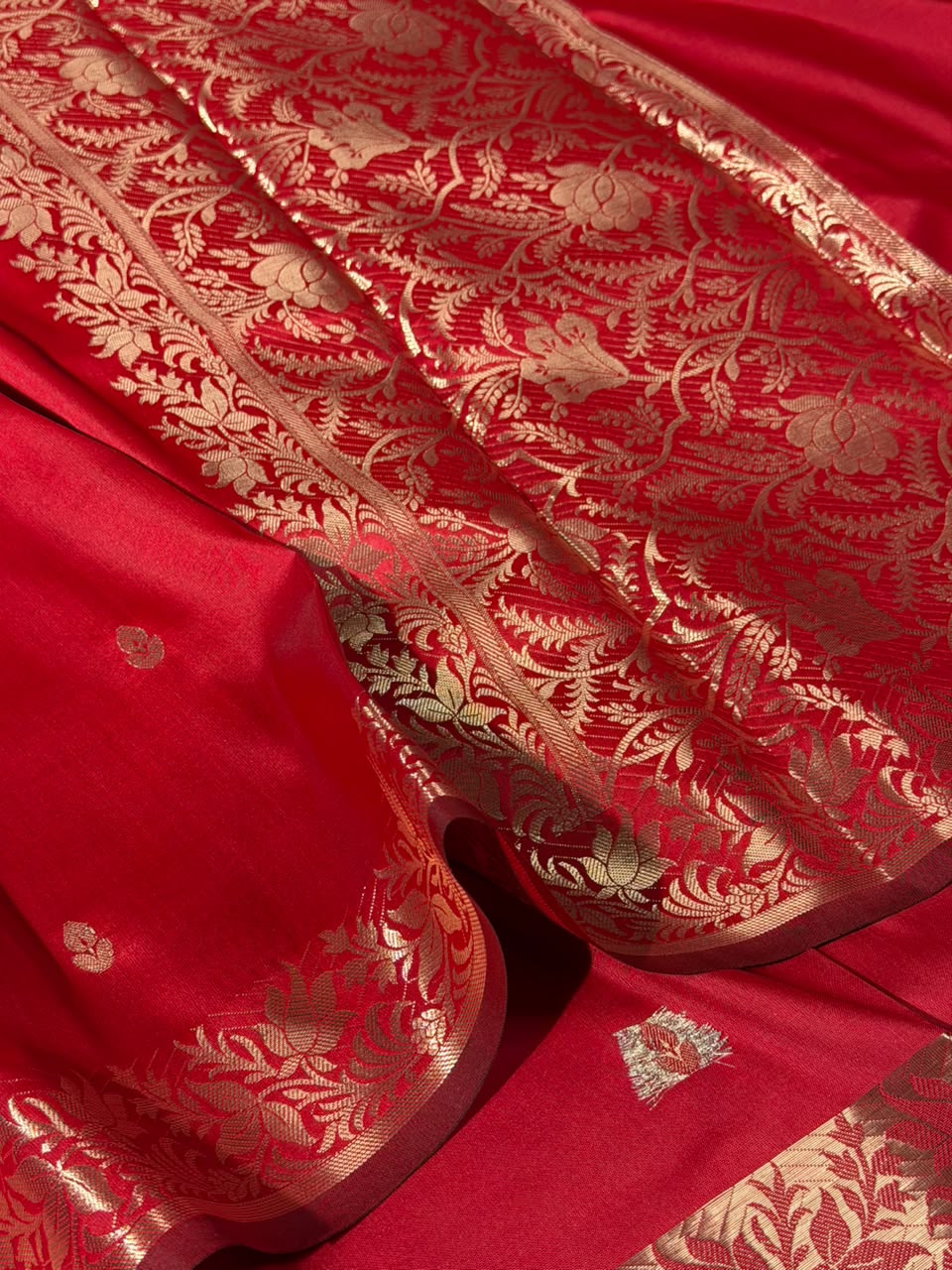 Pretty Red Soft Banarasi Silk Traditional Saree