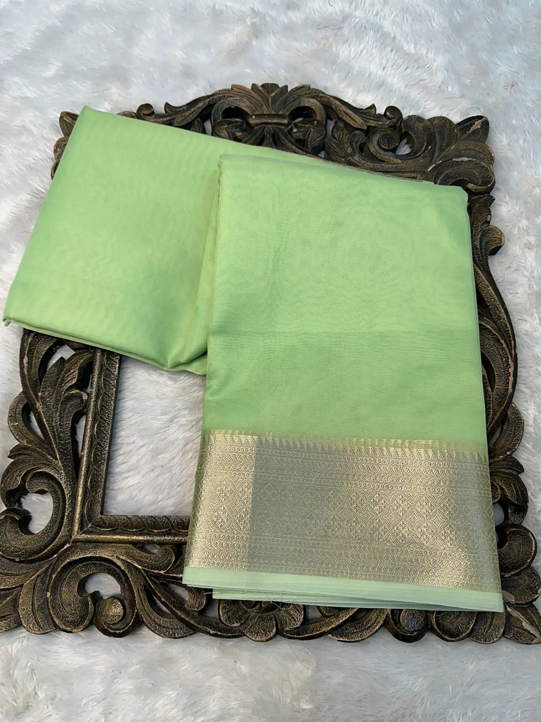 Contemporary Weave Kora Tissue Silk Banarasi Saree